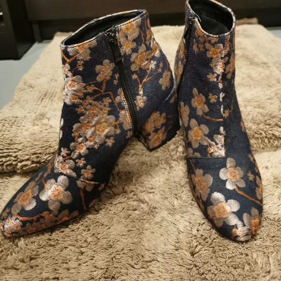 Red Kiss -Dressy booties - Picture 5 of 8